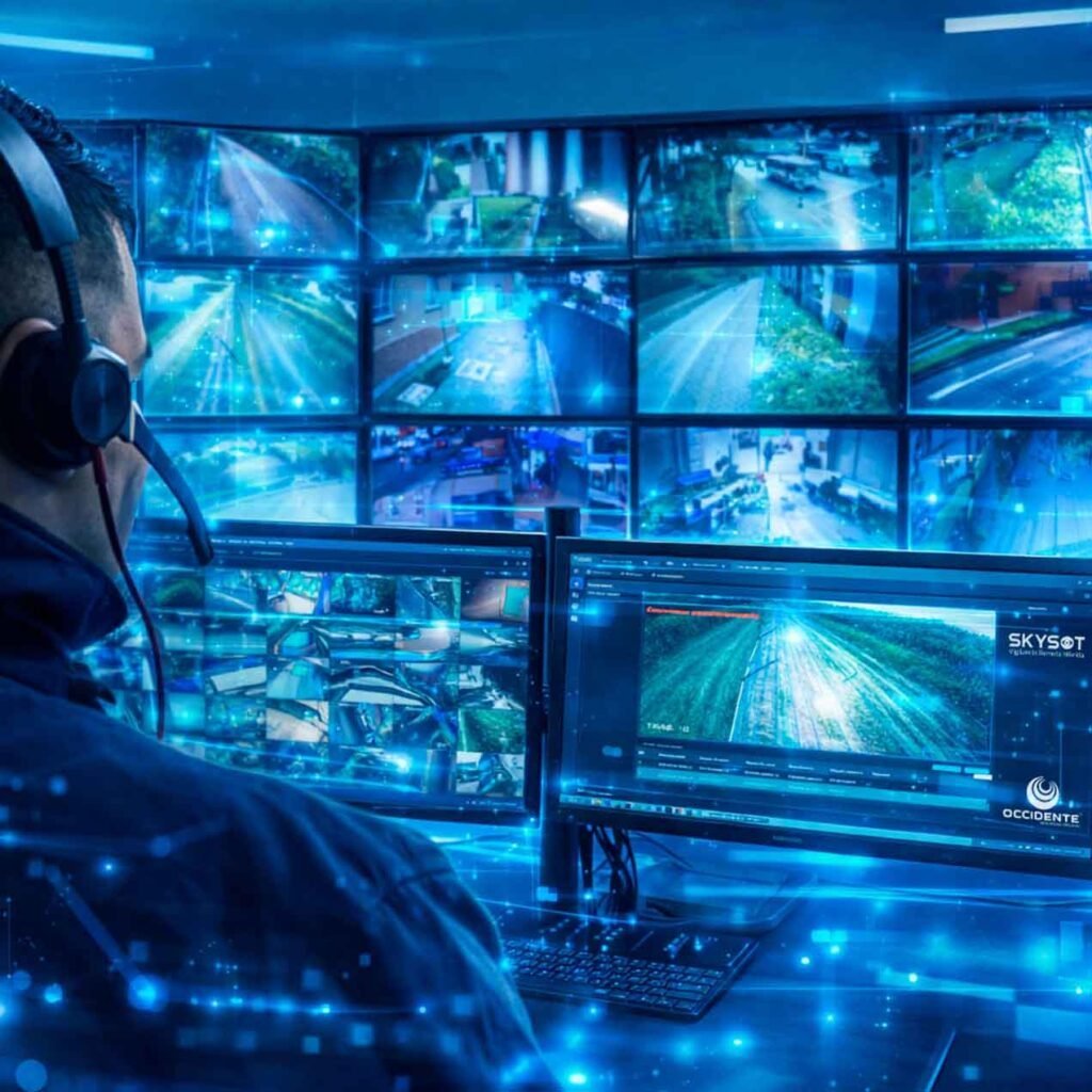 Centro de monitoreo SKYSOT con vigilancia remota híbrida y análisis inteligente de cámaras en tiempo real.